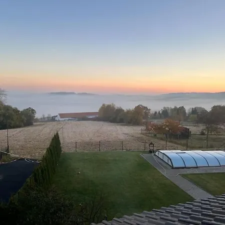 V Brdech S Bazénem, Infra Saunou A Vybavením Villa *