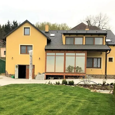 V Brdech S Bazénem, Infra Saunou A Vybavením Villa *