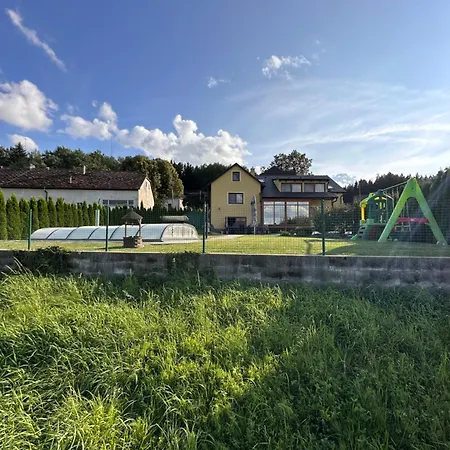 V Brdech S Bazenem, Infra Saunou A Vybavenim Villa *