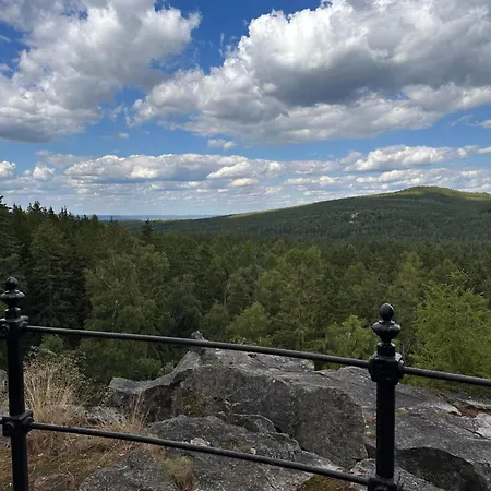 V Brdech S Bazénem, Infra Saunou A Vybavením *