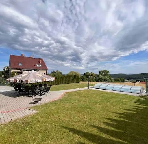 V Brdech S Bazenem, Infra Saunou A Vybavenim
