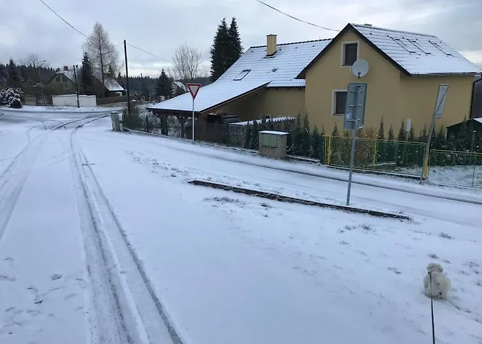 V Brdech S Bazenem, Infra Saunou A Vybavenim Villa *