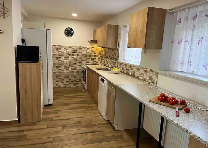 V Brdech S Bazenem, Infra Saunou A Vybavenim Villa *