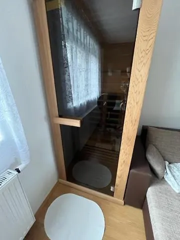 V Brdech S Bazenem, Infra Saunou A Vybavenim