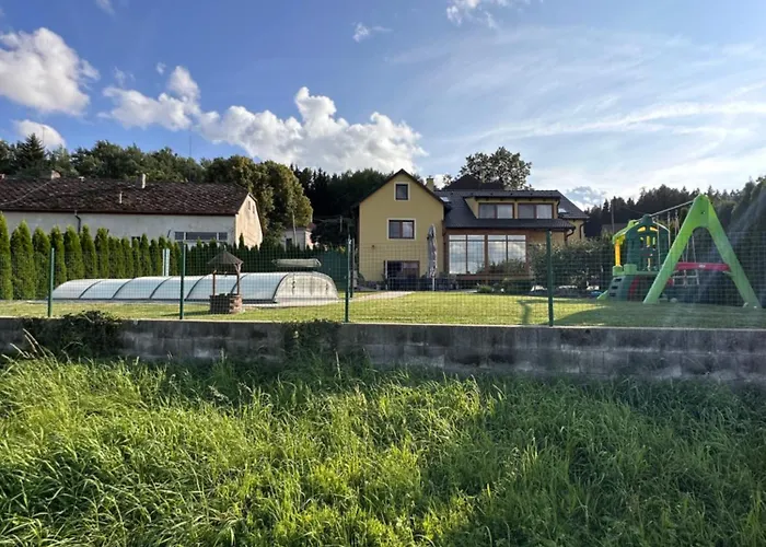 V Brdech S Bazenem, Infra Saunou A Vybavenim Villa *
