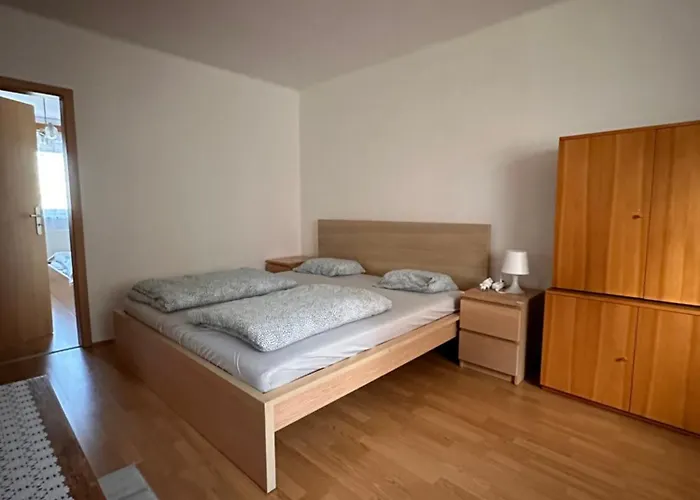 V Brdech S Bazenem, Infra Saunou A Vybavenim Villa